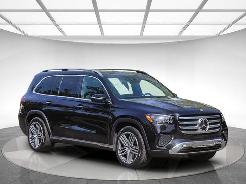 Used 2025 Mercedes-Benz GLS 450 4MATIC image 5
