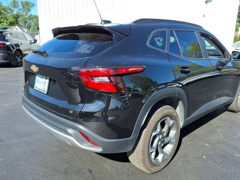 Used 2025 Chevrolet Trax LT FWD image 5