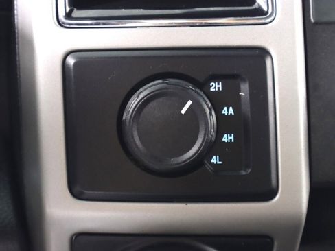 Used 2020 Ford F150 Lariat w/ Trailer Tow Package image 26