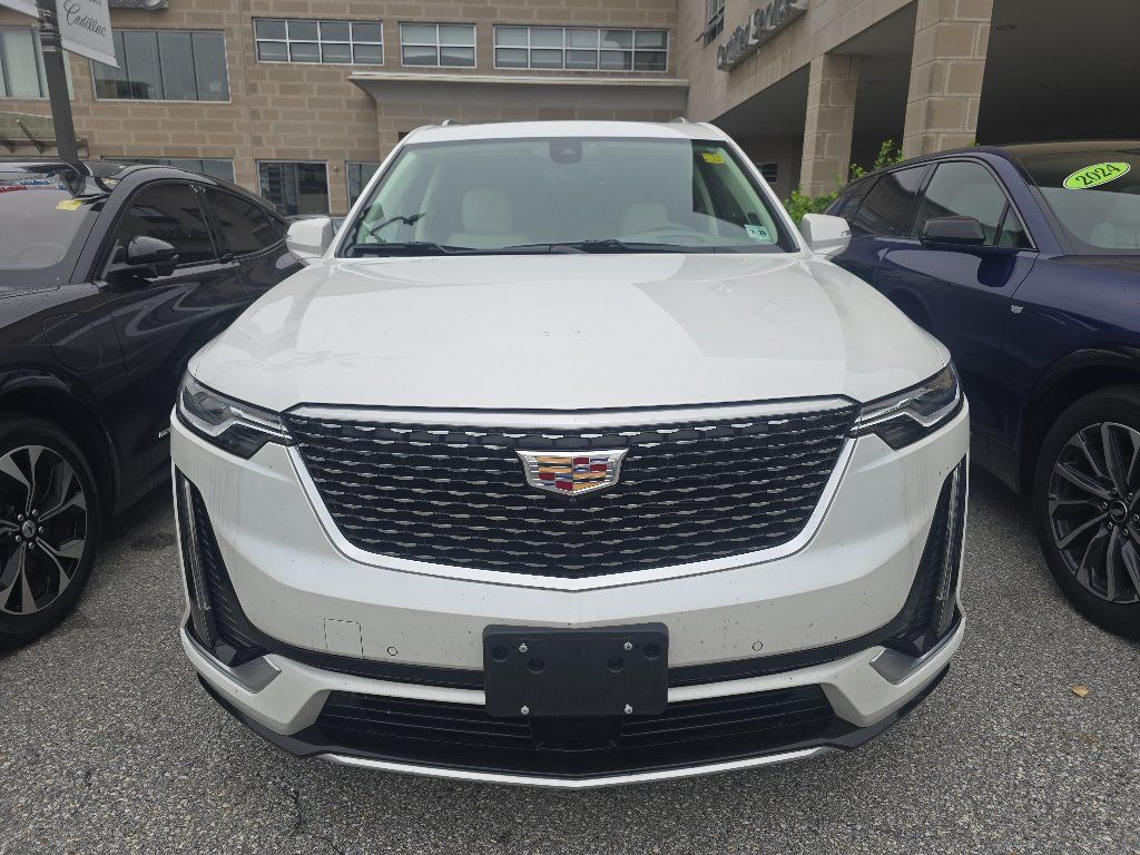 Certified 2023 Cadillac XT6 Premium Luxury w/ Technology Package AWD/4WD image 3