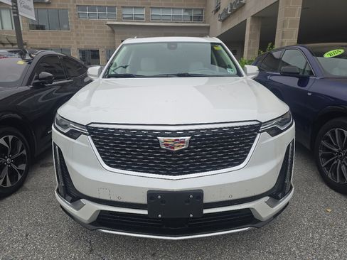 Used 2023 Cadillac XT6 Premium Luxury w/ Technology Package AWD/4WD image 3