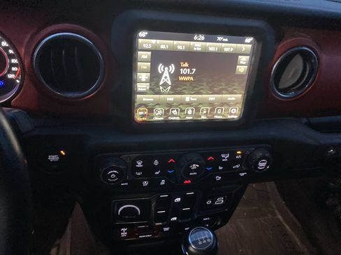 Used 2018 Jeep Wrangler Unlimited Rubicon AWD/4WD image 12