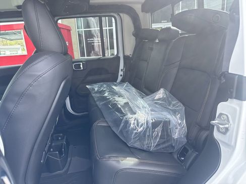 New 2026 Jeep Gladiator Sport AWD/4WD image 9