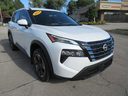 Used 2024 Nissan Rogue SV image 10