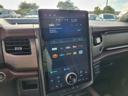 Used 2022 Ford Expedition Limited image 21