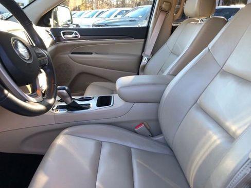 Used 2017 Jeep Grand Cherokee Limited image 10