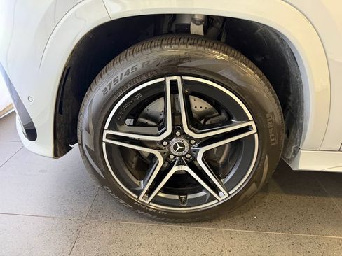Used 2025 Mercedes-Benz GLS 450 4MATIC image 10