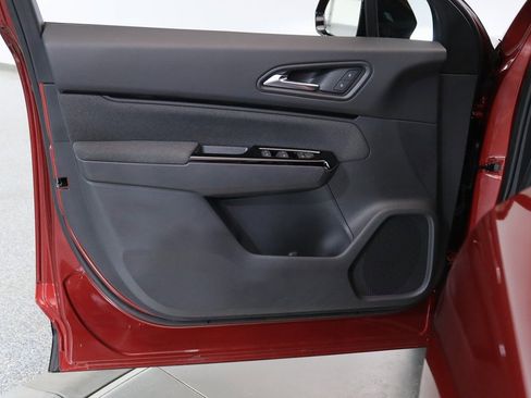 Used 2024 Honda Prologue EX image 11