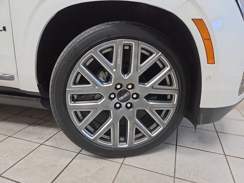 Used 2025 GMC Yukon XL Denali Ultimate AWD/4WD image 8