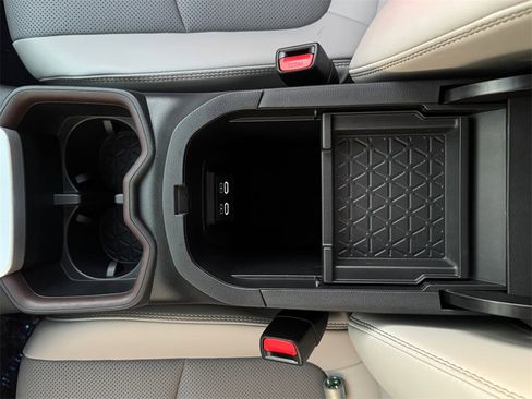 Used 2024 Toyota RAV4 Limited image 26