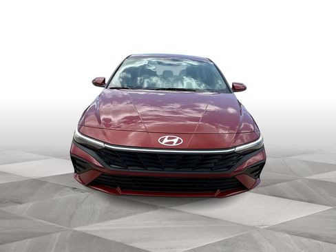 Used 2025 Hyundai Elantra SE FWD image 3