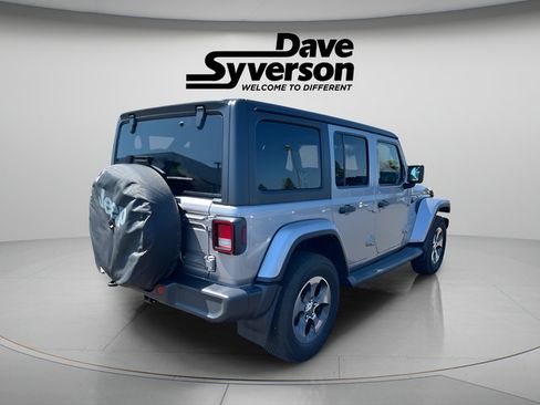 Used 2019 Jeep Wrangler Unlimited Sahara AWD/4WD image 4