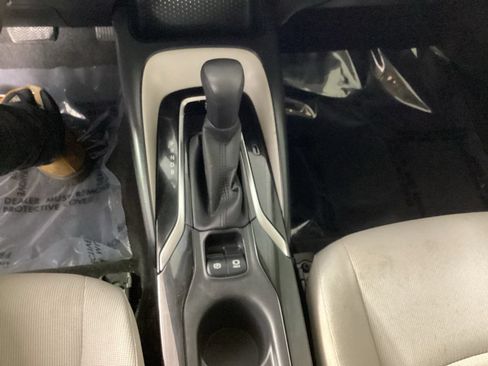 Used 2020 Toyota Corolla LE FWD image 18