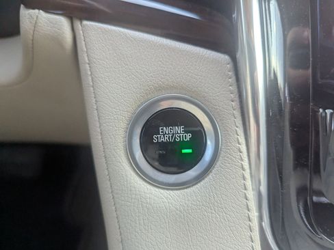 Used 2017 Cadillac Escalade Luxury image 16