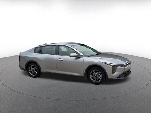 Used 2025 Kia K4 FWD image 2