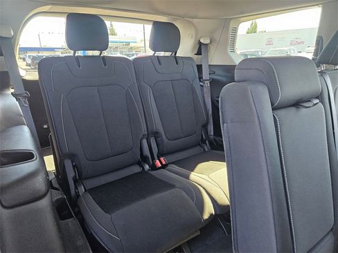 Used 2023 Jeep Grand Cherokee L Laredo image 32