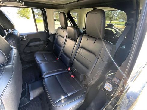 Used 2018 Jeep Wrangler Unlimited Sahara image 22