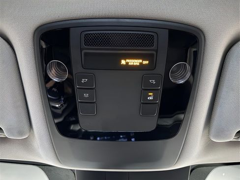 Used 2022 Kia Carnival LX image 13