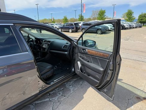 Used 2018 Subaru Outback 2.5i Limited AWD/4WD image 24