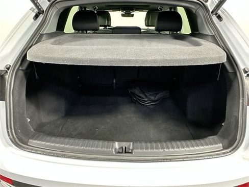 Used 2025 Audi Q4 e-tron Premium w/ Convenience Package image 32