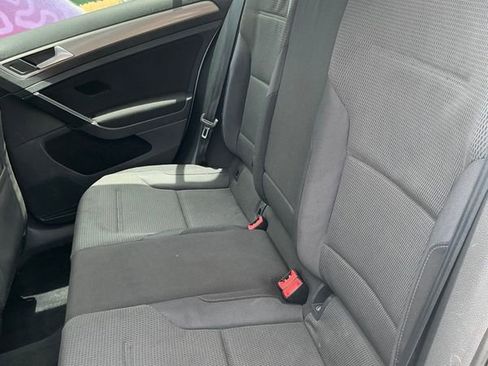 Used 2016 Volkswagen Golf S image 21