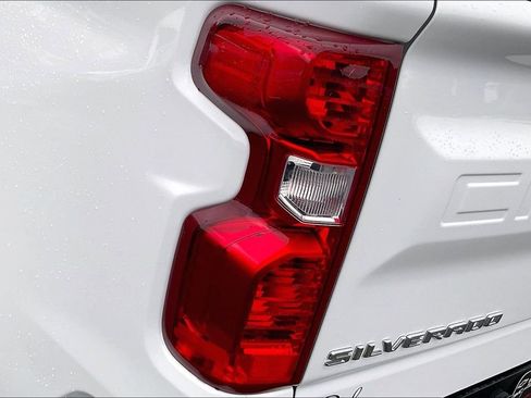 Used 2025 Chevrolet Silverado 1500 LT image 24