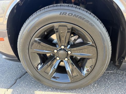 Used 2016 Dodge Challenger SXT RWD image 9