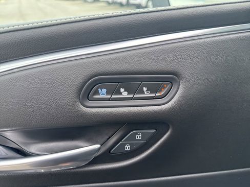 Used 2021 Cadillac Escalade Premium Luxury image 35