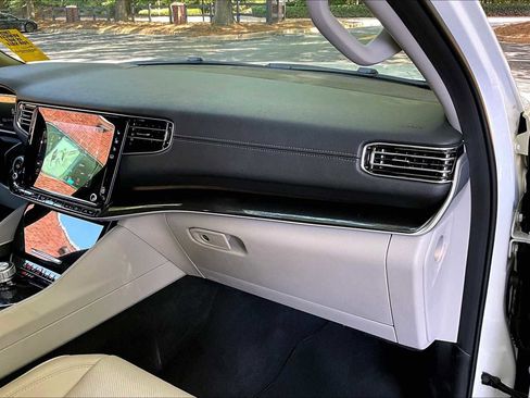 Used 2024 Jeep Wagoneer 4WD w/ Premium Group I image 16