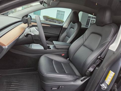 Used 2023 Tesla Model Y Long Range image 19