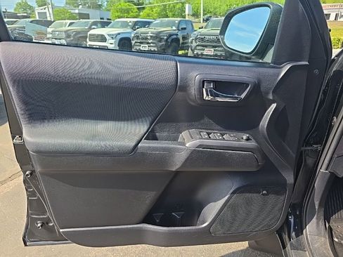 Used 2019 Toyota Tacoma TRD Sport AWD/4WD image 16