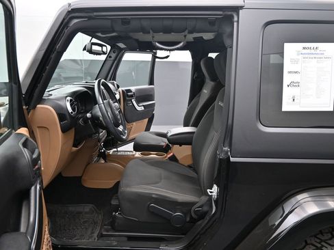 Used 2016 Jeep Wrangler Sahara w/ Connectivity Group image 10