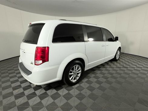 Used 2019 Dodge Grand Caravan SXT image 5