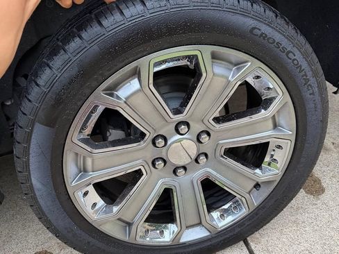 Used 2019 Chevrolet Suburban LT RWD image 20