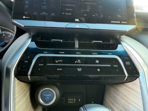 Used 2022 Toyota Venza Limited w/ Advanced Technology Package image 18