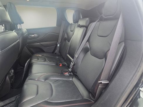 Used 2019 Jeep Cherokee Trailhawk image 26