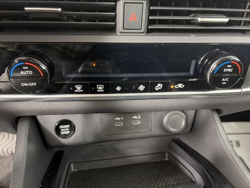 Certified 2025 Nissan Rogue SV image 21