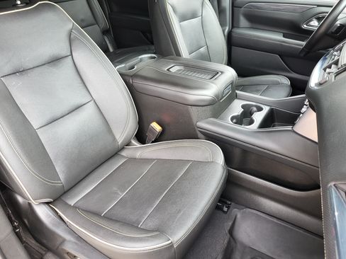 Used 2023 GMC Yukon XL SLT AWD/4WD image 11