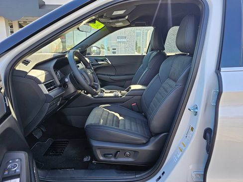 New 2026 Mitsubishi Outlander LE AWD/4WD image 17