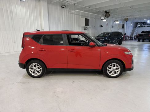 Used 2022 Kia Soul LX w/ Technology Package image 5