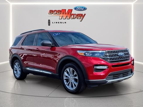 Used 2023 Ford Explorer XLT w/ Equipment Group 202A AWD/4WD image 3