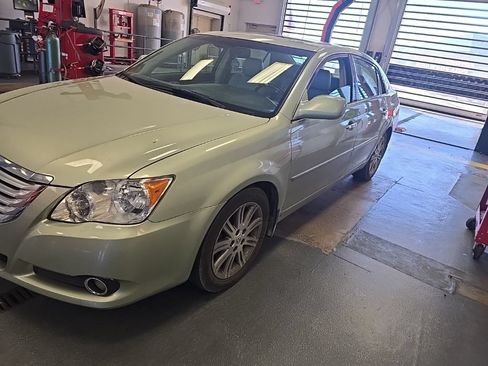 Used 2008 Toyota Avalon XLS FWD image 2