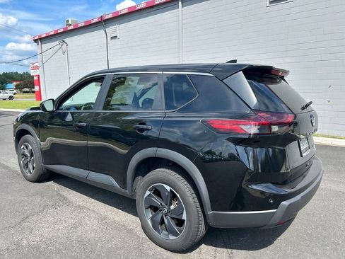 Used 2024 Nissan Rogue SV AWD/4WD image 7