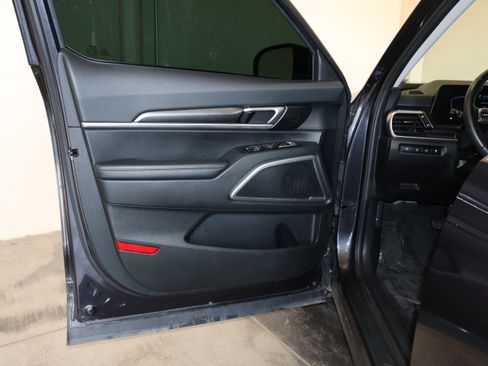 Used 2025 Kia Telluride S AWD/4WD image 33