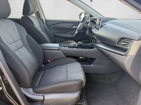 Used 2024 Nissan Rogue SV image 11