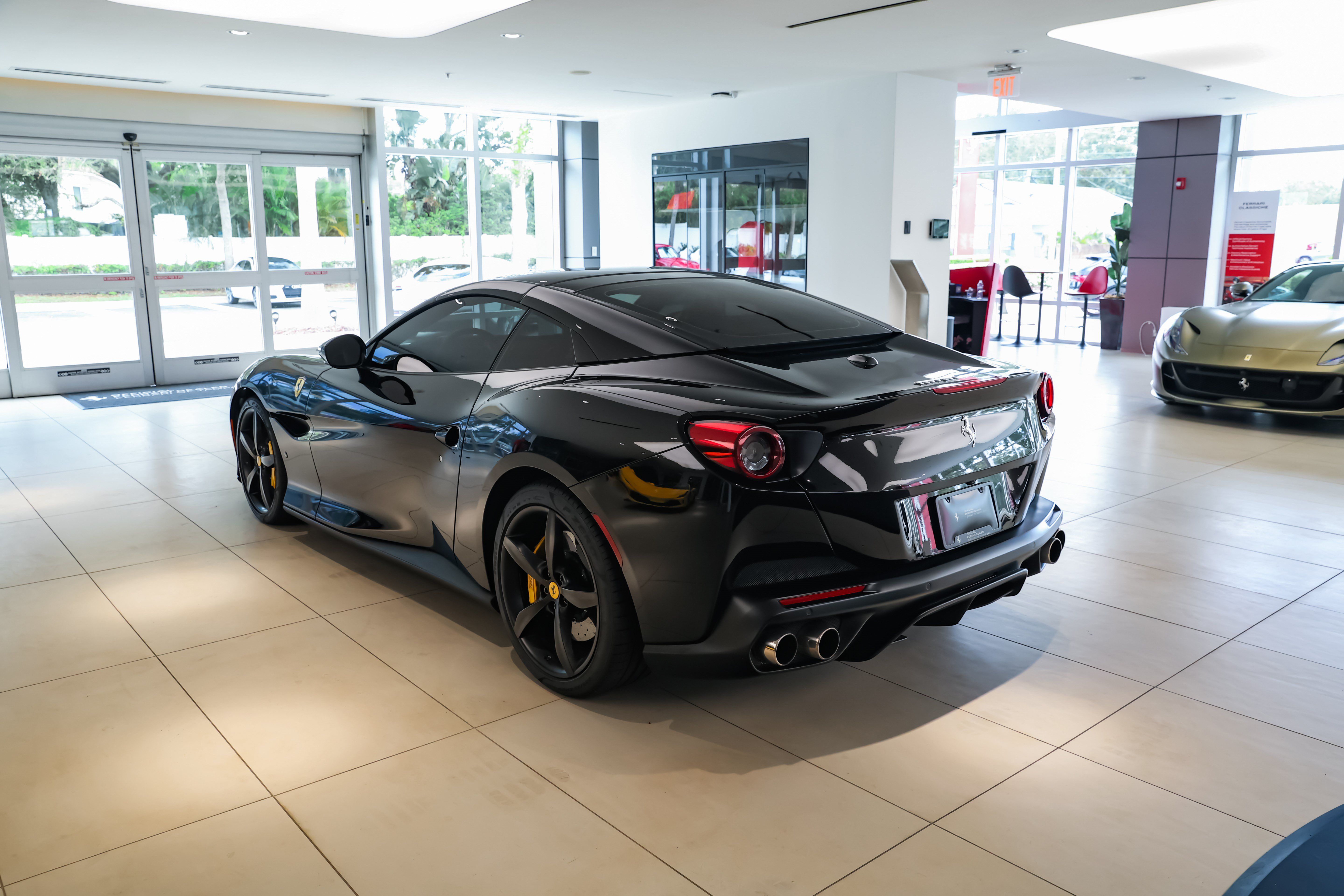 Used 2019 Ferrari Portofino RWD image 12