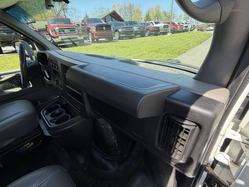 Used 2011 Chevrolet Express 3500 RWD image 38