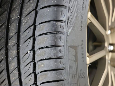 Used 2023 Toyota GR86 RWD image 12