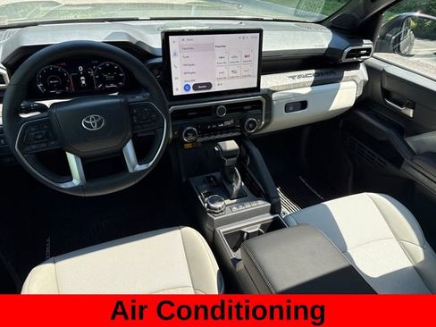 Used 2025 Toyota Tacoma Limited AWD/4WD image 20