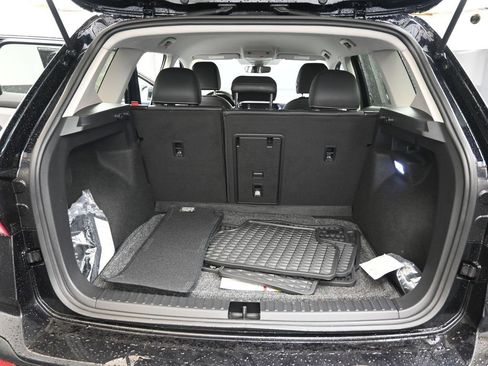 Certified 2024 Volkswagen Taos SE image 17